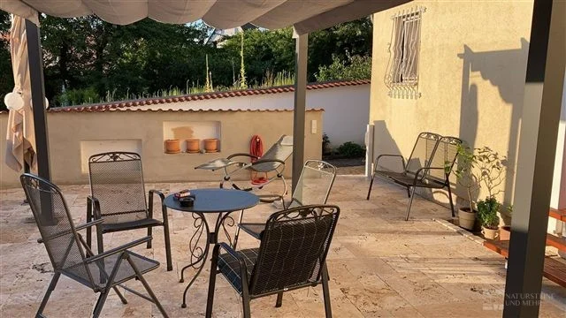 Terraces: Travertine patio slabs Classic — Roman pattern, 3 cm