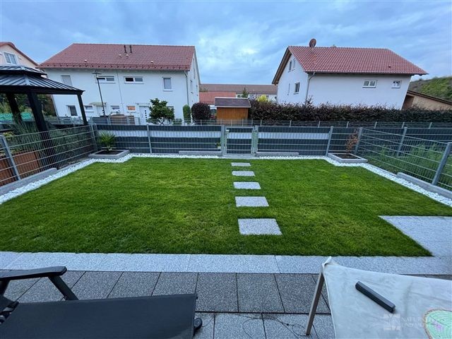 Garten mit klaren Flächen – Granit-Terrassenplatten – 40 × 60 × 3 cm