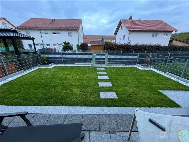 Pathways: Granite patio slabs — 40 × 60 × 3 cm, Granite kerb grey — 8 × 25 × 100 cm, Carrara marble pebbles grey-white — 25–40 mm