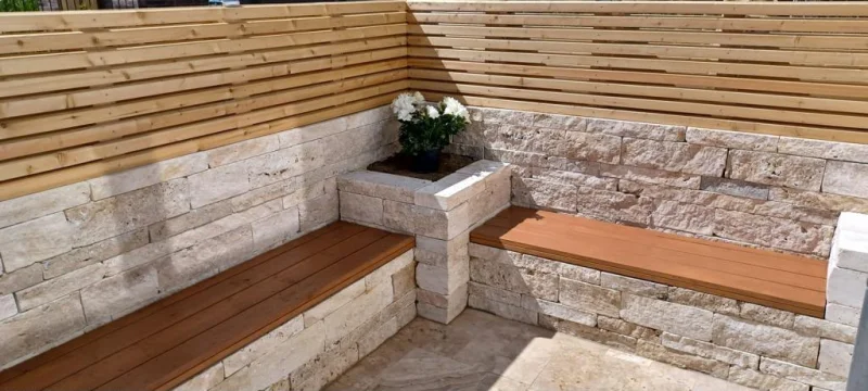 Travertin Gartenmauer mit Sitzbank: Der neue Gartentrend