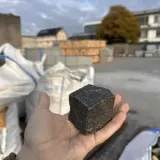 Čedičová mozaiková dlažba černá — 4 × 6 × 6 cm - 2