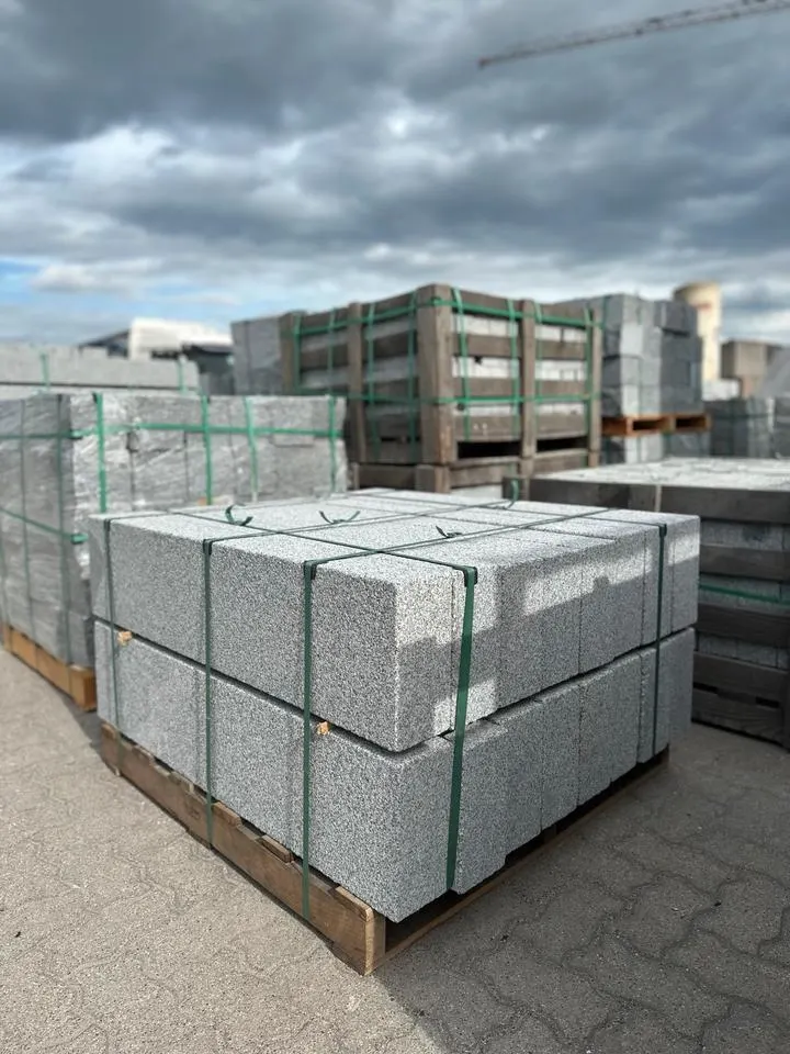 Granite kerb Bergama · grey — 100 × 30 × 12 cm