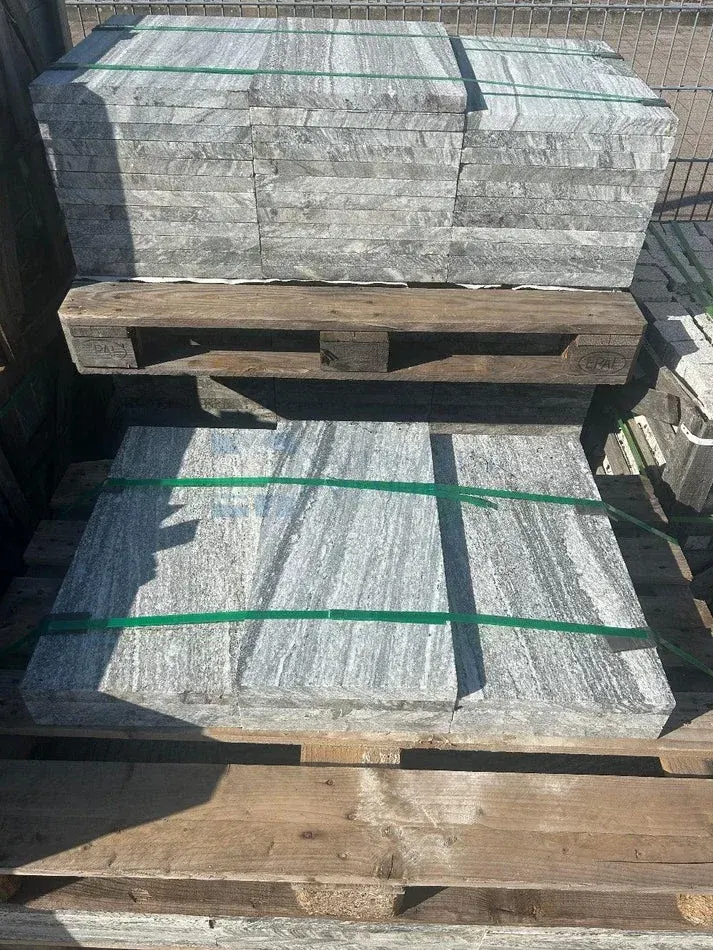 Płyty tarasowe z granitu Fantastic Grey — 30 × 60 × 3 cm / 40 × 60 × 3 cm