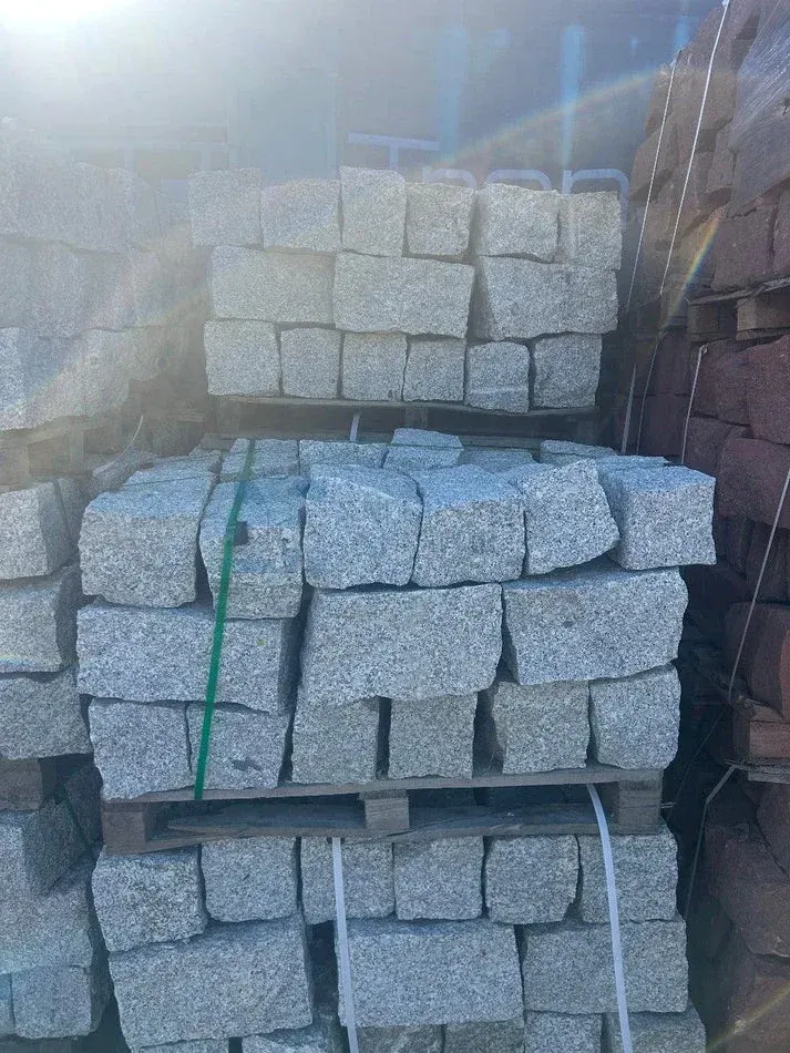 Granite walling stones — 20 × 20 × 40 cm