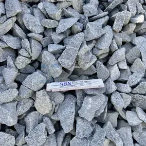 Pierres à gabion en granit gris clair — 60–90 mm