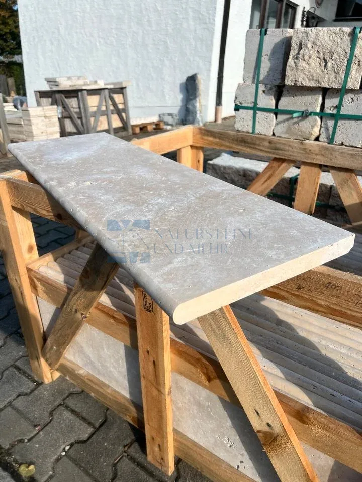Travertin-Poolrandplatte Light – 100 × 33 × 3 cm