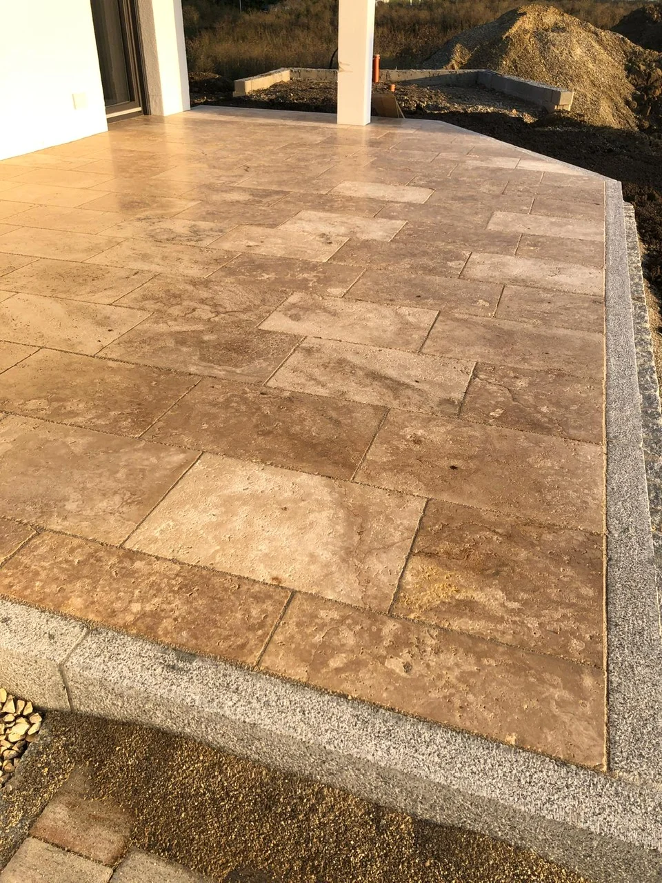 Travertin Noce Terrassenplatten 61×40,6×3 cm – geschliffen & getrommelt