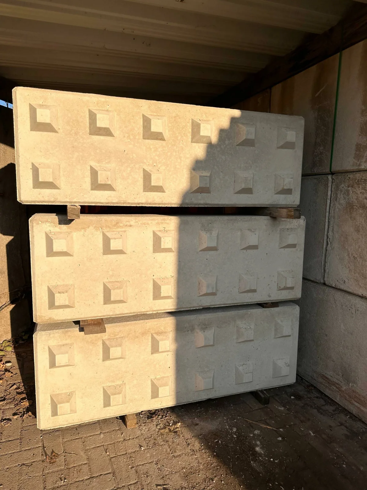 Beton Lego Steine 180×60×60 cm – Schwerer Betonblock für Stützwände & Industrieanlagen