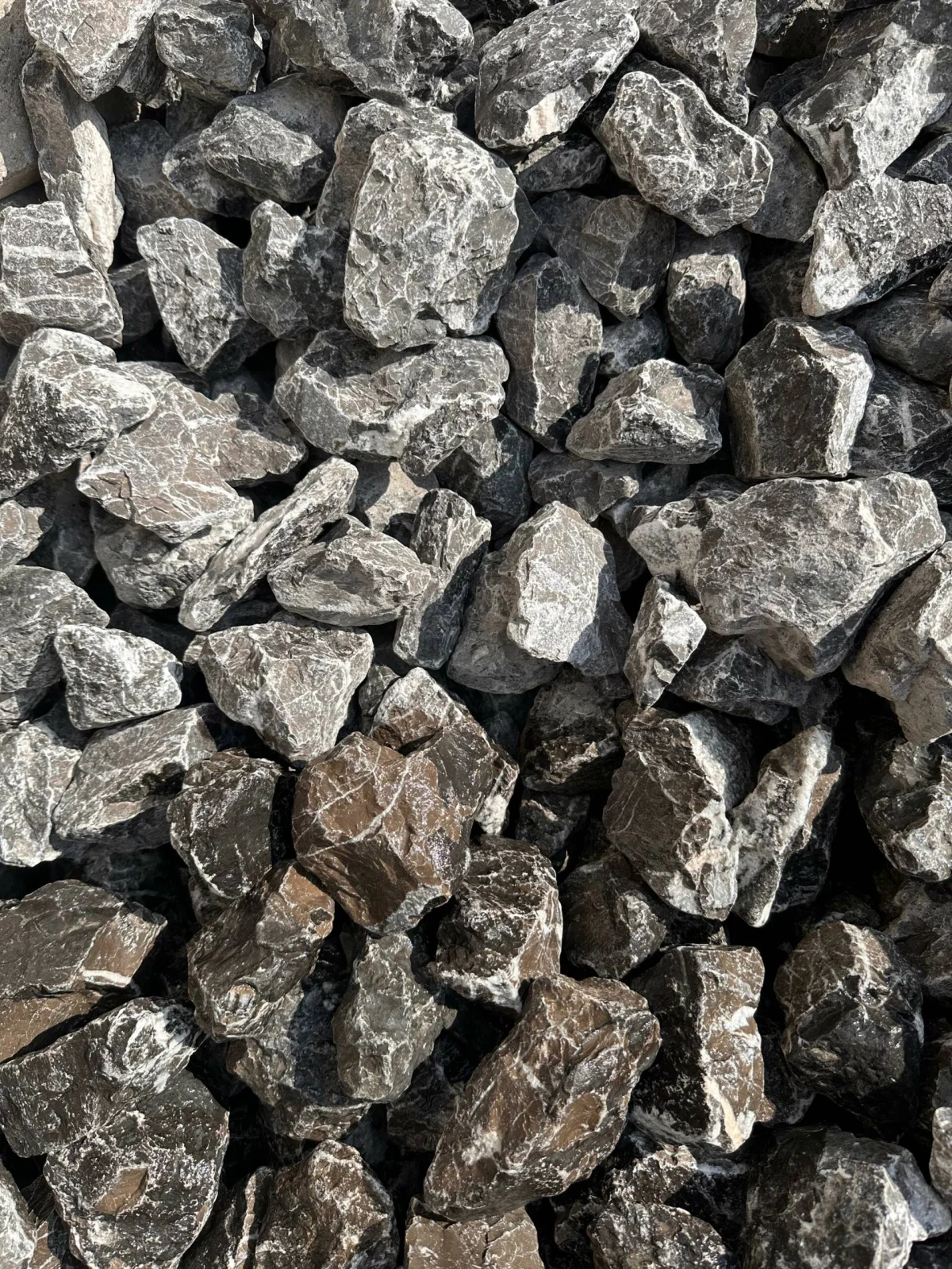Alpinschroppen Grau Anthrazit/Weiß 70–100 mm im Big Bag – Hochwertige Gabionensteine mit natürlicher Farbvielfalt