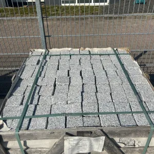 Granit Pflastersteine 9×9×9 cm – geflammt, gesägt & gespalten