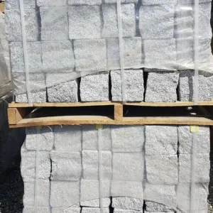 Granit Pflastersteine 16×16×16 cm Bergama Grau – gespalten & gesägt | extrem belastbar