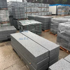 Granit Blockstufe 15x35x200 cm – Grau, feinkörnig, gesägt & sandgestrahlt, massive Gartenstufe - 3