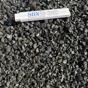 Basaltsplitt Schwarz 8–16 mm – Hochwertiger Edelsplitt für moderne Gartenanlagen