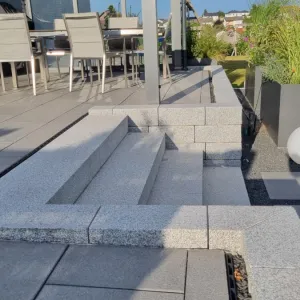 Granit Blockstufen 15×35×150 cm – allseits gesägt & sandgestrahlt