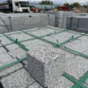 Granit pflastersteine 8x10x10 cm – Bergama Grau, gesägt & sandgestrahlt, Premium Natursteinpflaster