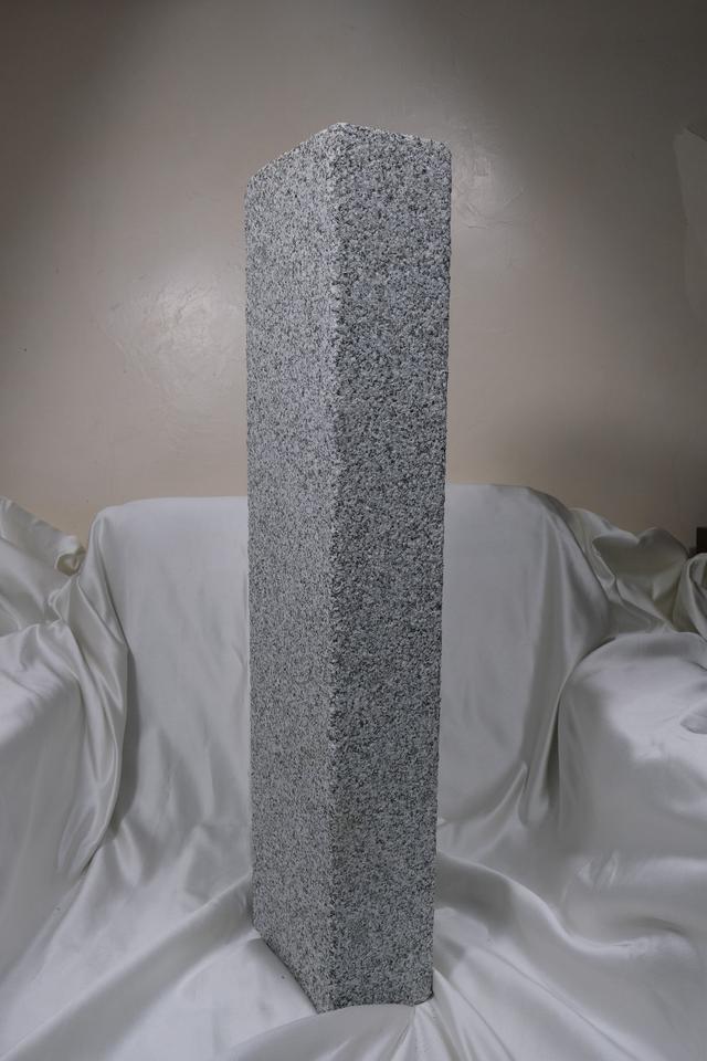 Granit Randstein 100 × 25 × 12 cm – gesägt und sandgestrahlt