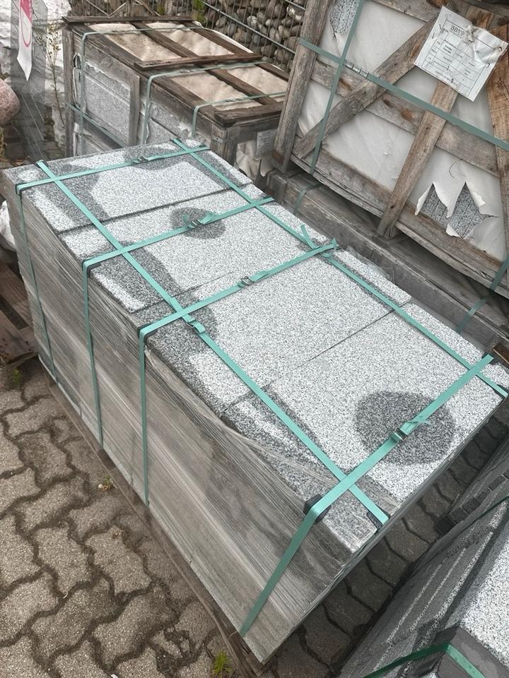 Granit Terrassenplatten 60 × 30 × 5 cm – grau, sandgestrahlt