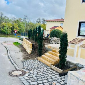 Travertin Gold Blockstufe