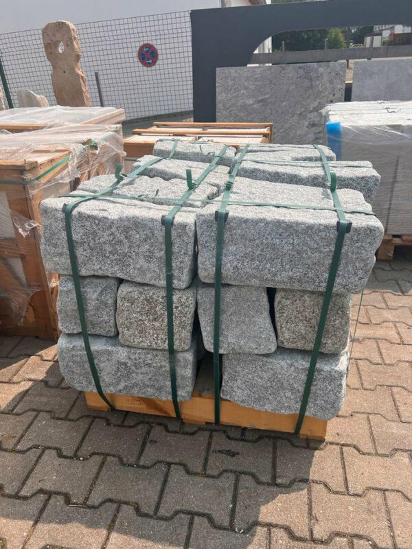Mauersteine aus Granit | allseits gespalten und getrommelt | 20x20x40 | pro Palette (2,4 qm)