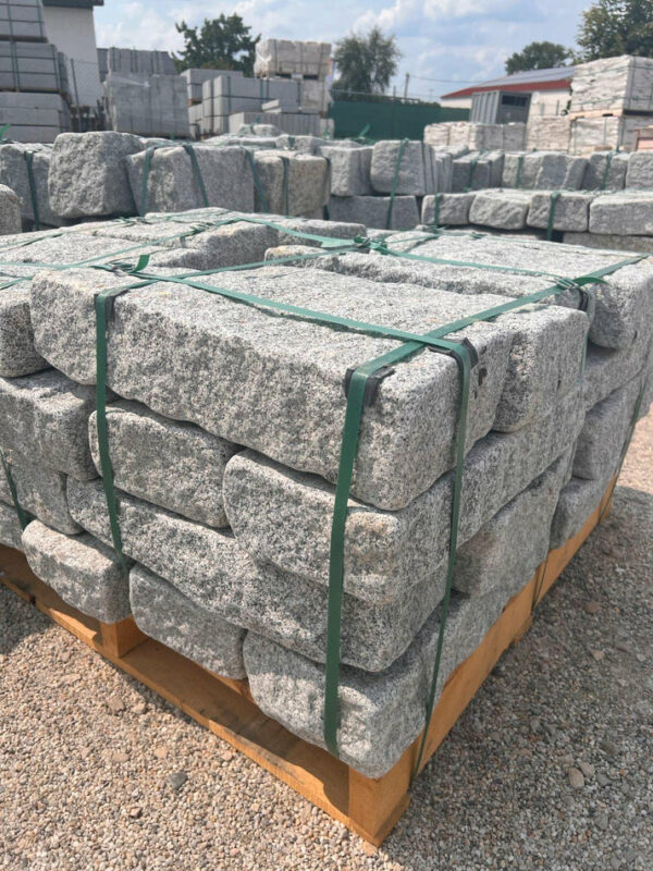 Mauersteine aus Granit | allseits gespalten und getrommelt | 10x20x50