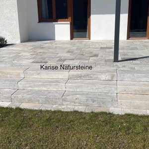 Travertin Silber Blockstufe