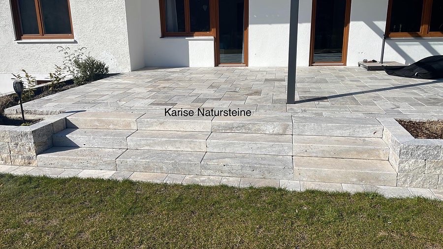 Travertin Silber Blockstufe