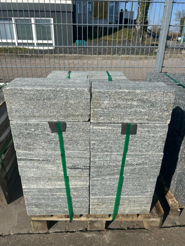 Mauersteine aus Granit | 15x17x35 | allseits gesägt & geflammt
