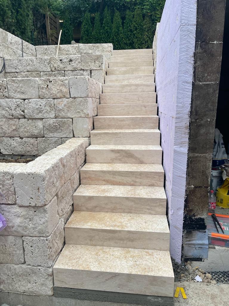 Travertin Light Antik Blockstufen geschliffen