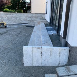 Travertin Silber Blockstufe
