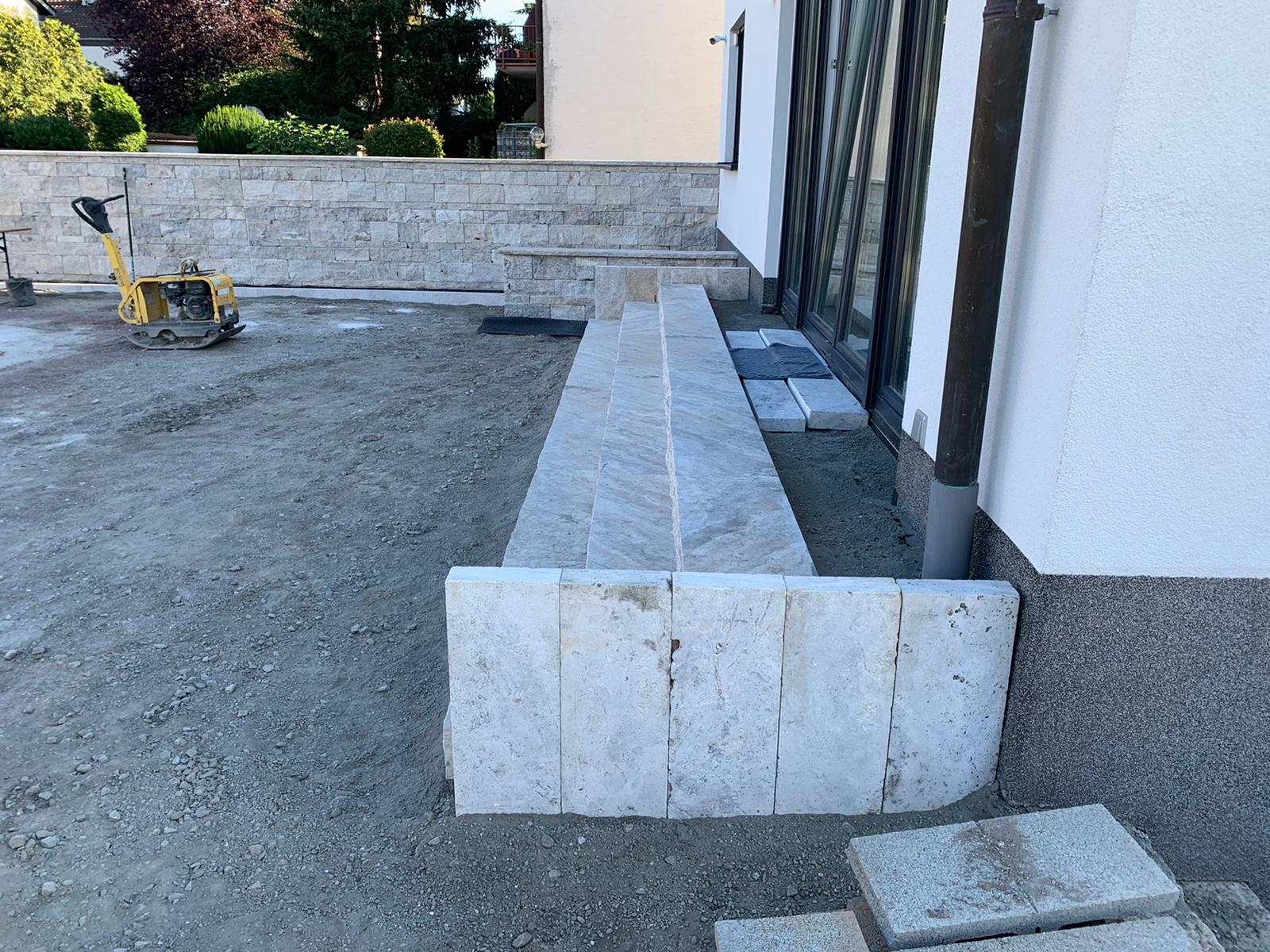 Travertin Silber Blockstufe