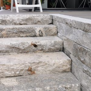 Travertin Silber Blockstufe