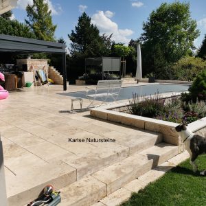 Travertin Assos Blockstufe