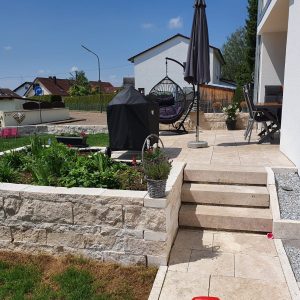 Travertin Assos Blockstufe