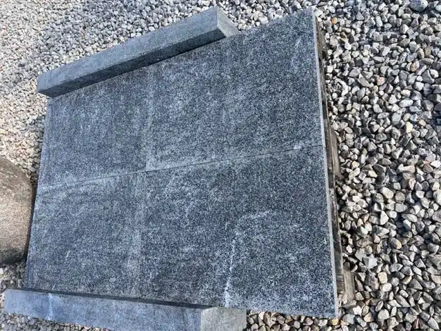 Granit Dunkelgrau Anthrazit  Terrassenplatten