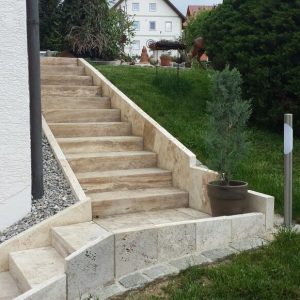 Travertin Assos Blockstufe