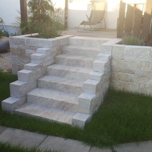 Travertin Assos Blockstufe