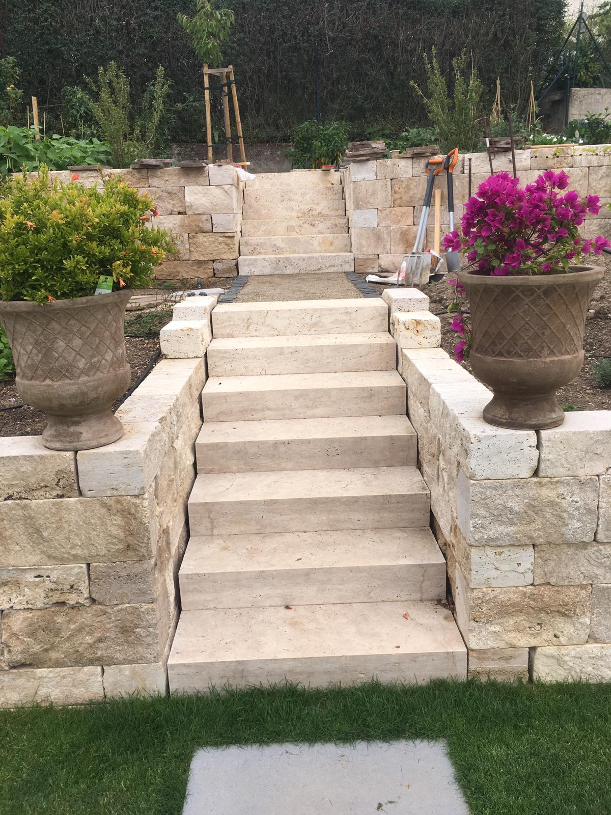 Travertin Assos Blockstufe