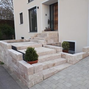 Travertin Assos Blockstufe