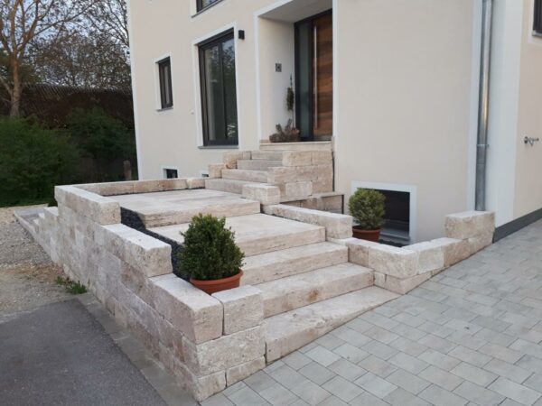 Travertin Light Antik Blockstufen geschliffen