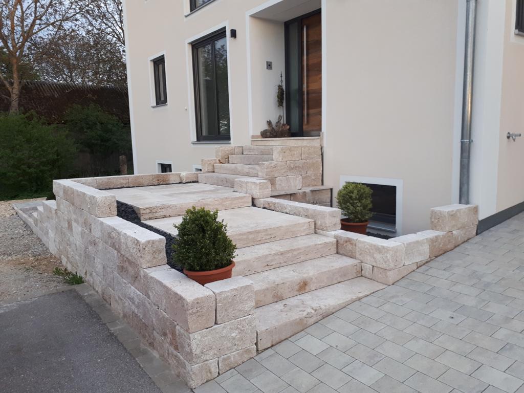 Travertin Assos Blockstufe