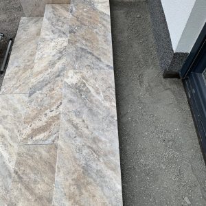 Travertin Assos Blockstufe