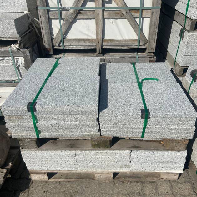 Terrassenplatten aus Granit | 60x40x3 | geflammt & gesägt