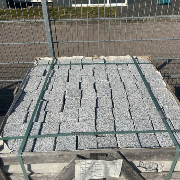 Kleinpflaster aus Granit | 9x9x9 | geflammt & gesägt, 4-seitig gespalten