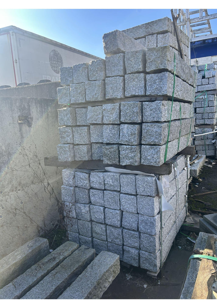 Palisaden aus Granit | allseits gespalten