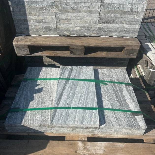 Terrassenplatten aus Granit | 40x60x3 | geflammt & gesägt