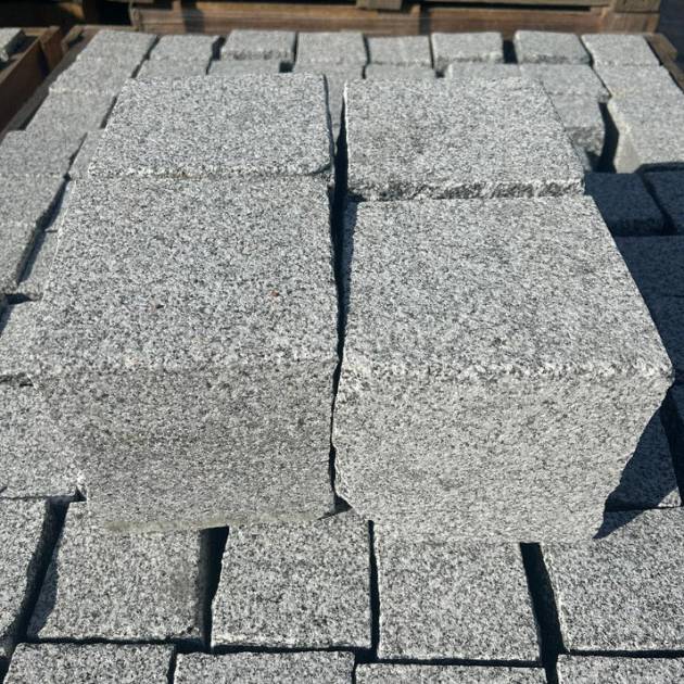 Großpflaster aus Granit | 16x16x16 | gesägt + gespalten