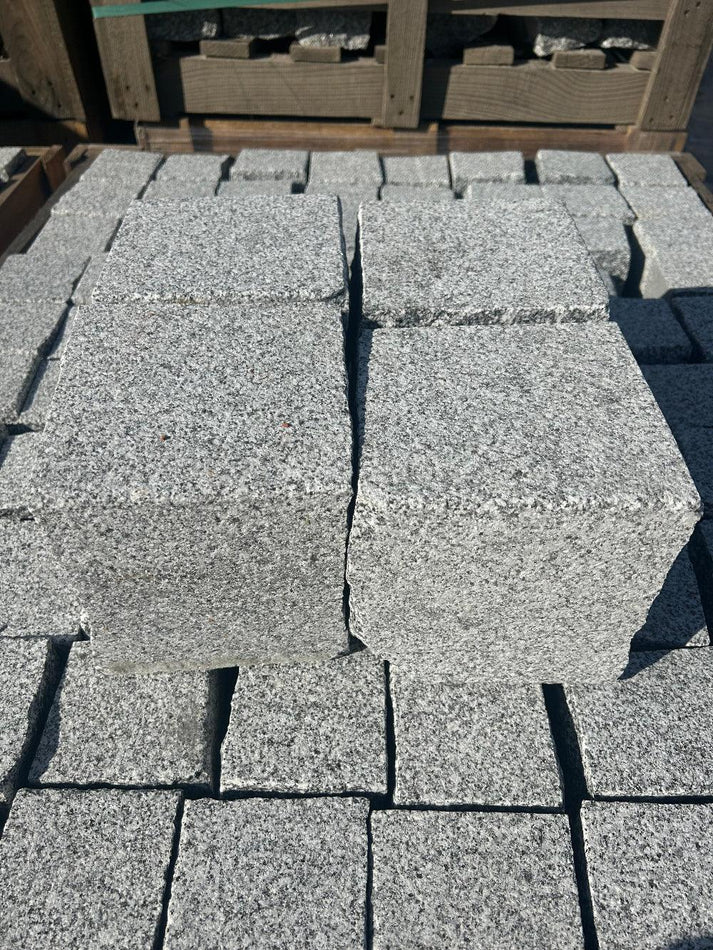 Großpflaster aus Granit | 16x16x16 | gesägt + gespalten