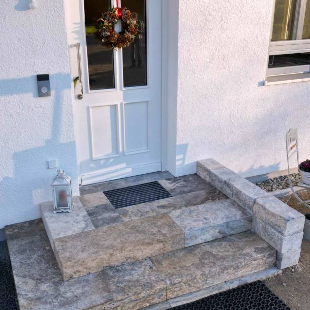 Travertin Silber Blockstufe