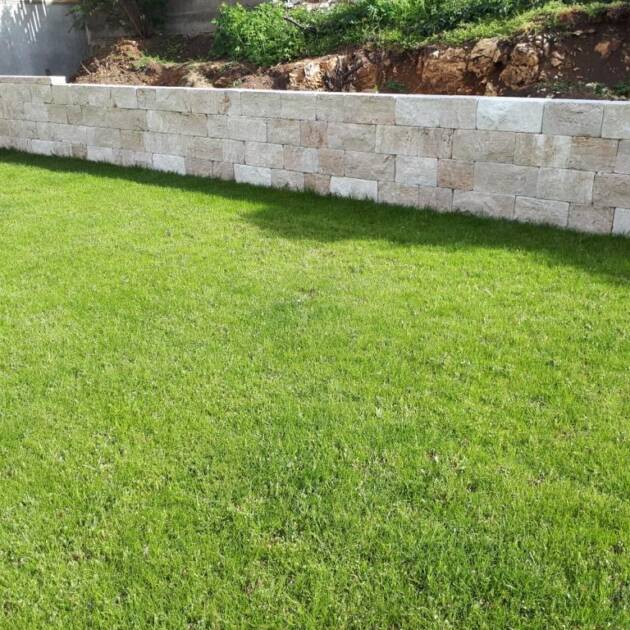 Travertin Classic Mauersteine – gespalten & getrommelt, freie Längen