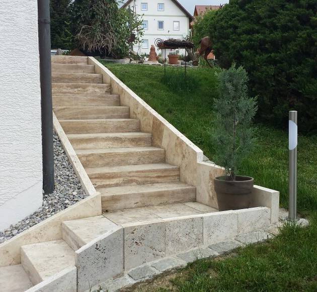 Travertin Assos Blockstufe